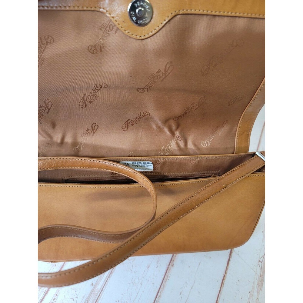 Fossil Structured Leather Handbag - Picture 7 of 11